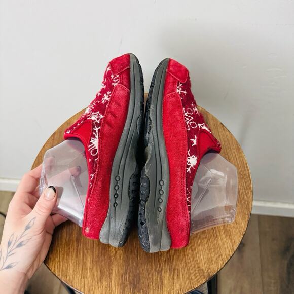 Easy Spirit Traveltime 339 Red And White Snowflake Slip On Shoes Women’s Size 8 - Picture 6 of 10